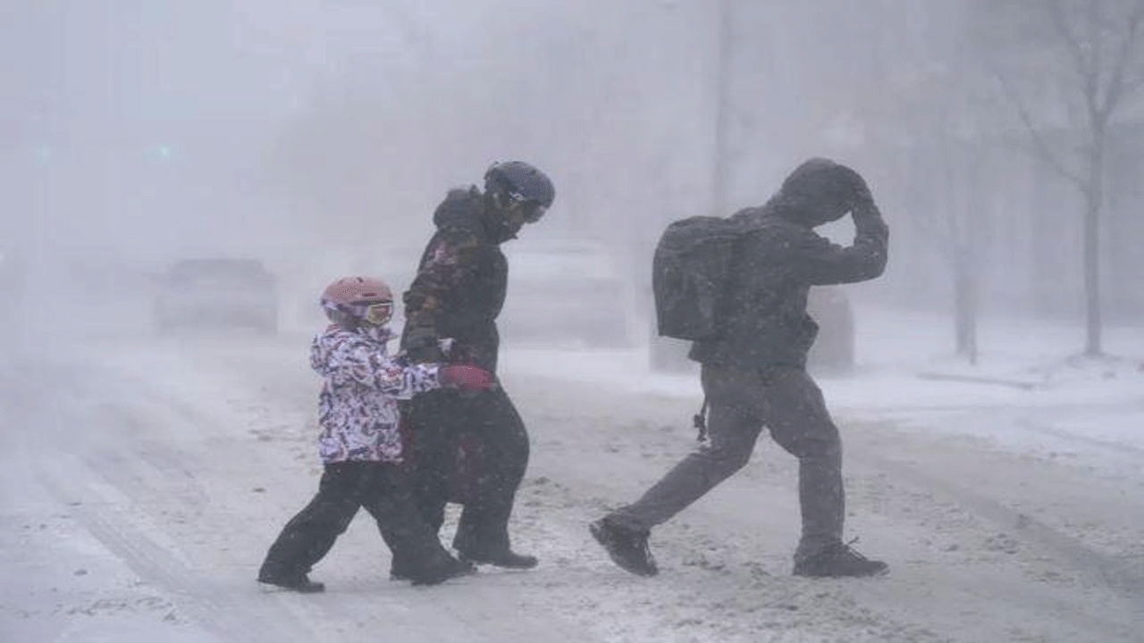 US bomb cyclone:: అమెరికాలో మంచు తుపాన్ విపత్తు...ఎముకలు కొరికే చలి... విద్యుత్ సరఫరాలో అంతరాయం