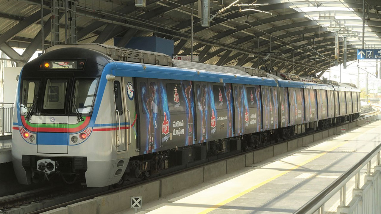 Hyderabad Metro: మెట్రో రైళ్ల సమయం పొడిగింపు