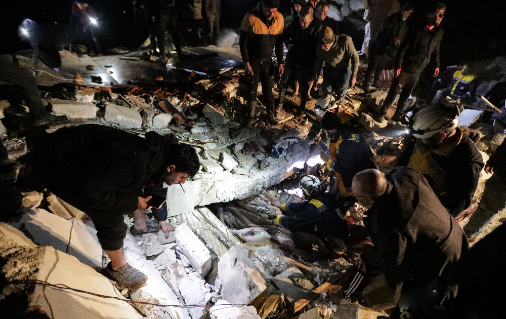 Turkey Syria Earthquake: టర్కీ, సిరియాలో భూకంపం మిగిల్చిన విషాదం.. హృదయవిదారక దృశ్యాలివి.. 