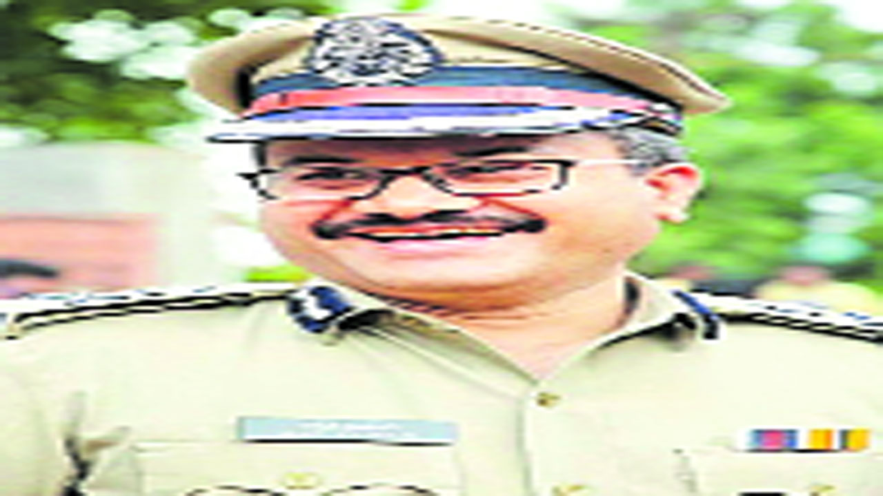 Telangana 15 Police Awards : తెలంగాణ నుంచి 15 మందికి పోలీసు పతకాలు