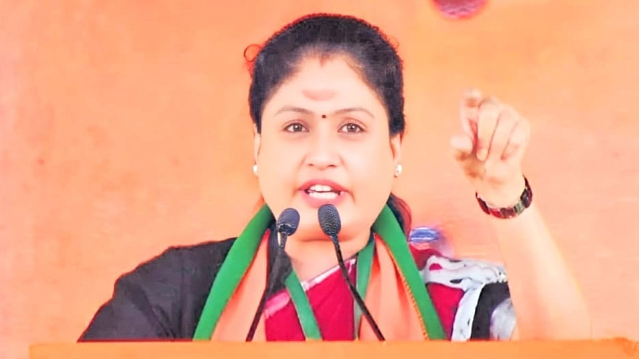 Vijayashanthi: విద్యార్థుల భవిష్యత్తును తెలంగాణ సర్కారు నాశనం చేస్తోంది