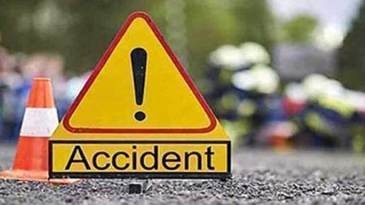 Road Accident: దుండిగల్, బహాదురుపల్లి ఎక్స్ రోడ్ వద్ద రోడ్డు ప్రమాదం..