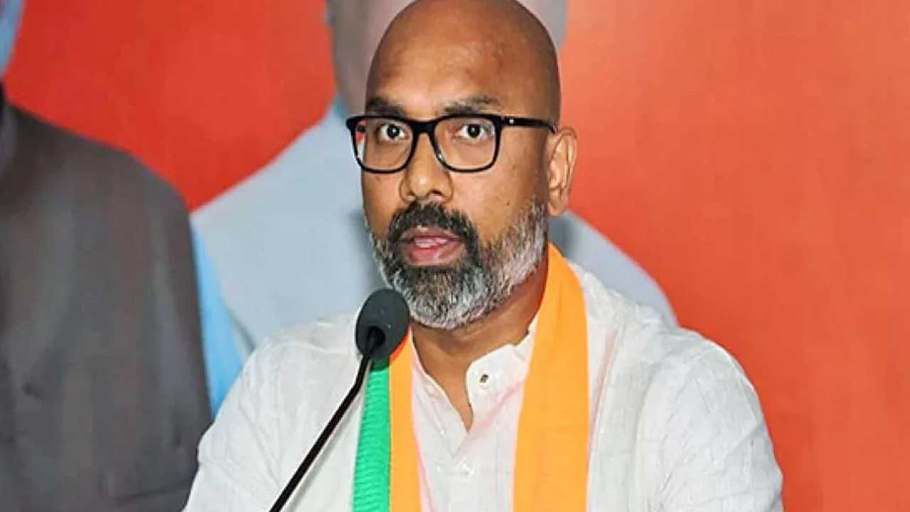 MP Aravind: డబుల్ బెడ్ రూమ్ ఇళ్లు అనేది కేసీఅర్ మాయ..