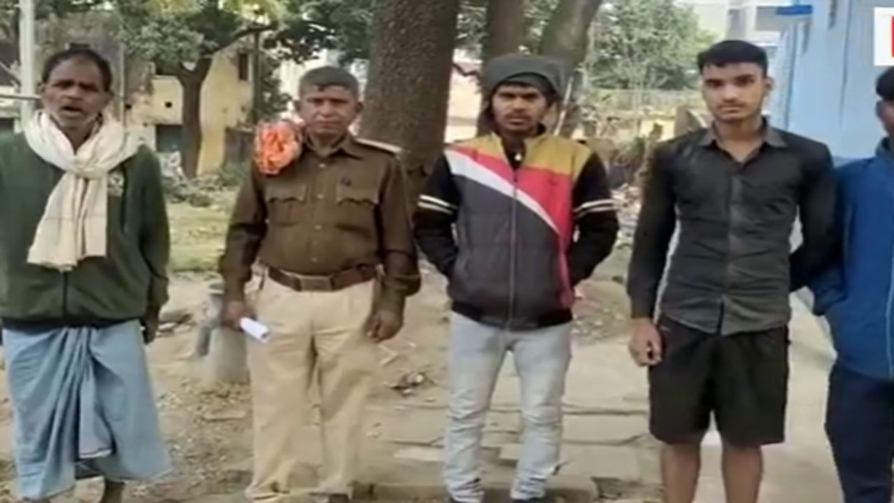 అమాయకంగా కనిపిస్తున్నాడు కదా అని తేలిగ్గా తీసిపారేయకండి.. ఒకటికి మూడు పెళ్లిళ్లు చేసుకున్నాడు కానీ..