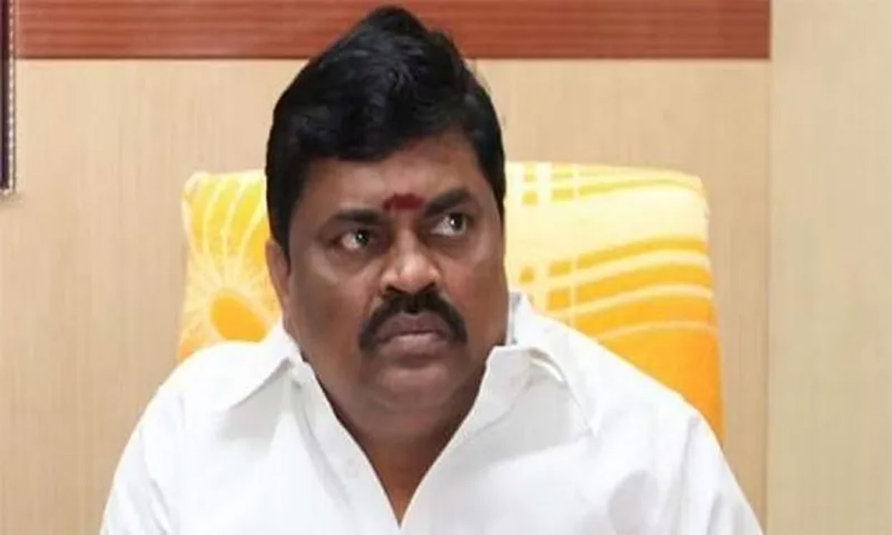 Charge sheet: మాజీ మంత్రిపై ఛార్జిషీటు దాఖలు