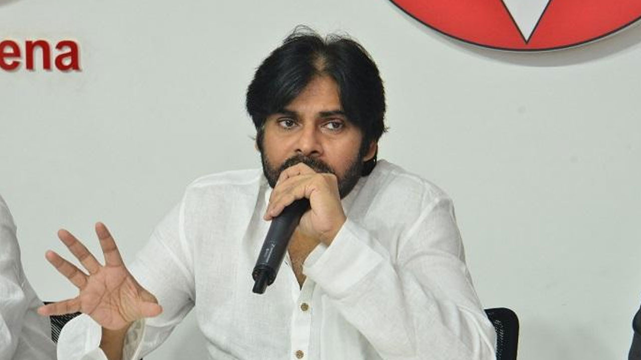 Pawan Kalyan: 4 లక్షల మందికి పెన్షన్లు ఎందుకు తొలగిస్తున్నారు?.. జగన్‌ను ప్రశ్నించిన పవన్ 