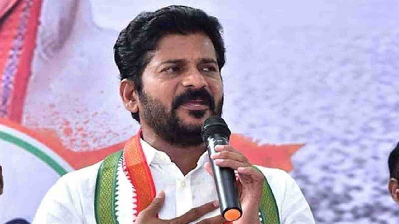 Revanth reddy: కాంగ్రెస్ పార్టీ 138వ ఆవిర్భావ దినోత్సవం వేడుకలు.. జెండా ఆవిష్కరించిన రేవంత్..