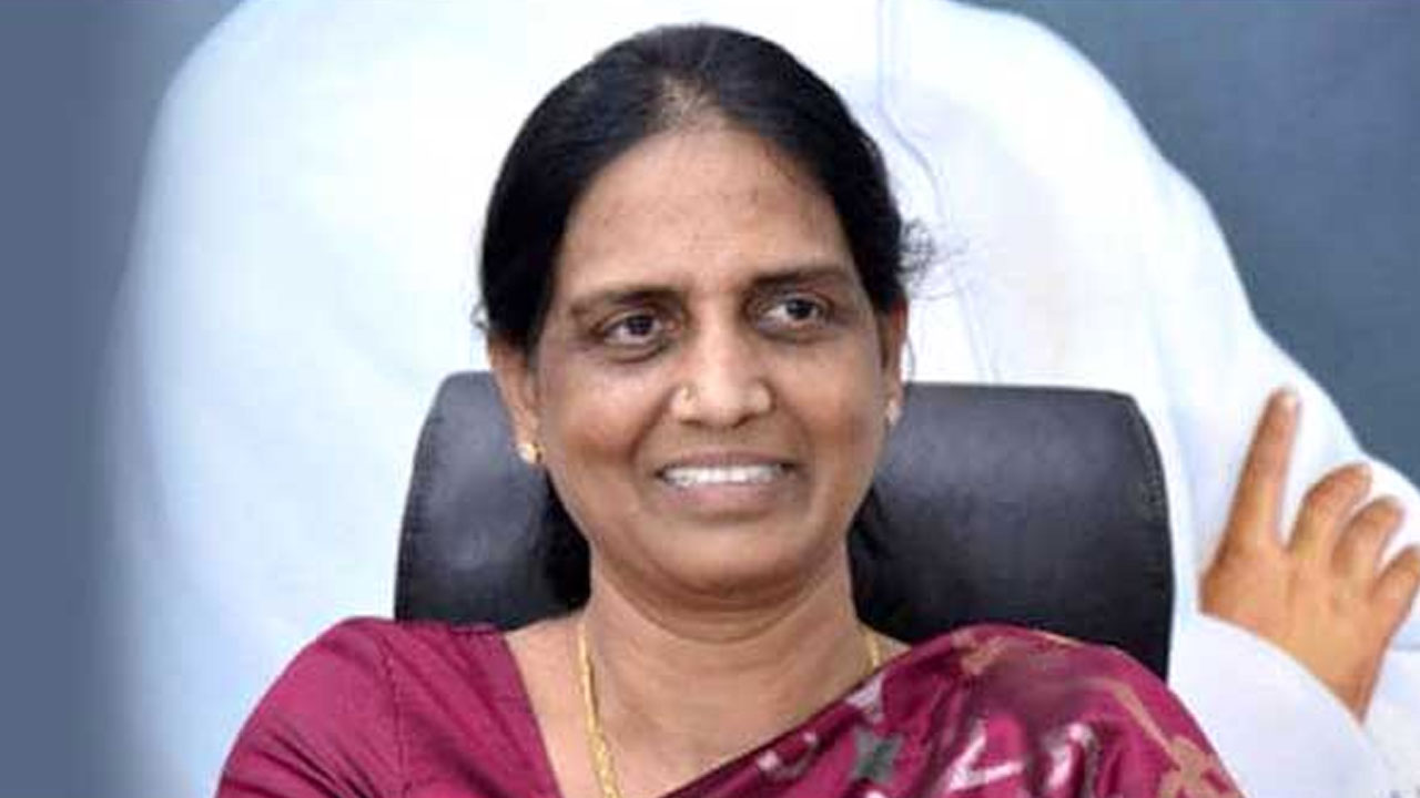 Minister Sabitha: ఏప్రిల్‌ 3 నుంచి టెన్త్‌ పరీక్షలు..6 పేపర్లకు కుదింపు