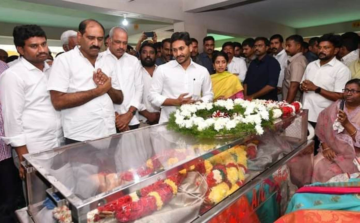 ఎమ్మెల్సీ తలశిల రఘురామ్‌కు సతీవియోగం