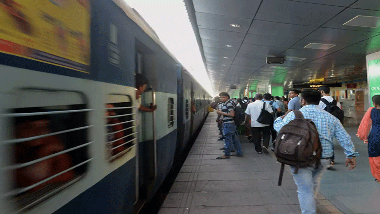 Train Journey: తరచూ రైలు ప్రయాణాలు చేసేవాళ్లు తప్పనిసరిగా తెలుసుకోవాల్సిన విషయమిది..!