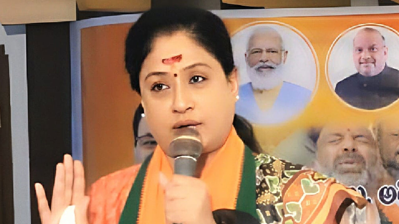 Vijayashanti: వాష్‌రూం ఒకటి.. విద్యార్థినులు 400 మంది.. ఇదీ కేసీఆర్ పాలన