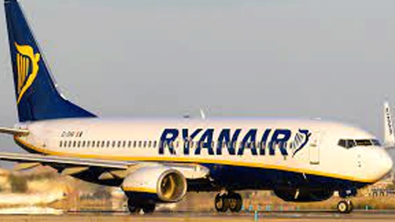 Ryanair airlines : టిక్కెట్ అడిగారని పసిబిడ్డను విమానాశ్రయంలో వదిలేసిన జంట