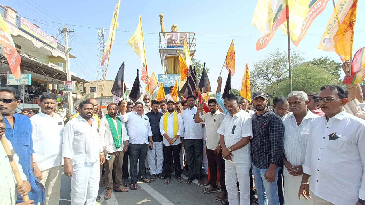 పోలీసులు నిష్పక్షపాతంగా వ్యవహరించాలి : భూపేశ్‌రెడ్డి | Police should ...