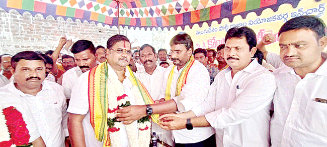 టీడీపీలోకి 250 కుటుంబాలు | 250 families into TDP