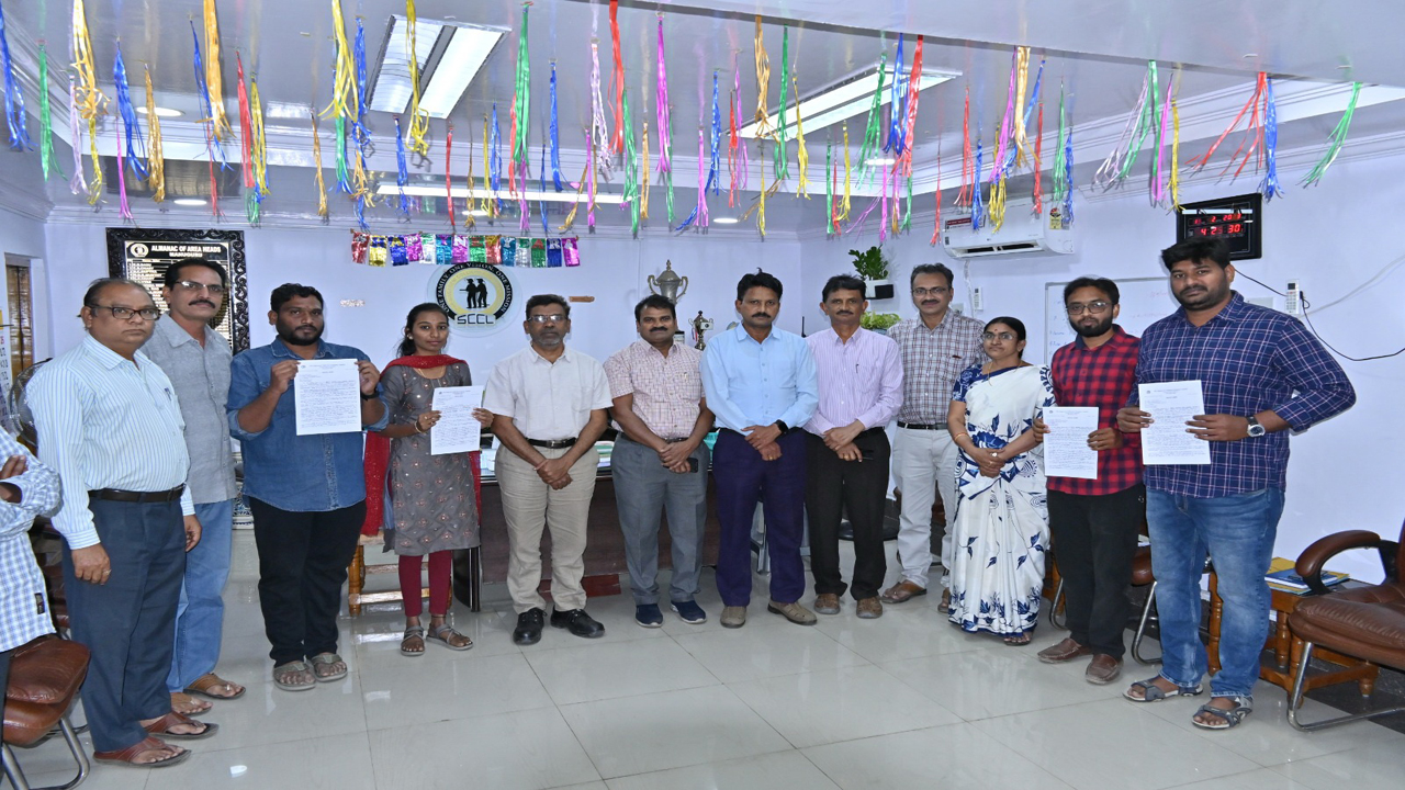 కారుణ్య నియామక పత్రాల అందజేత