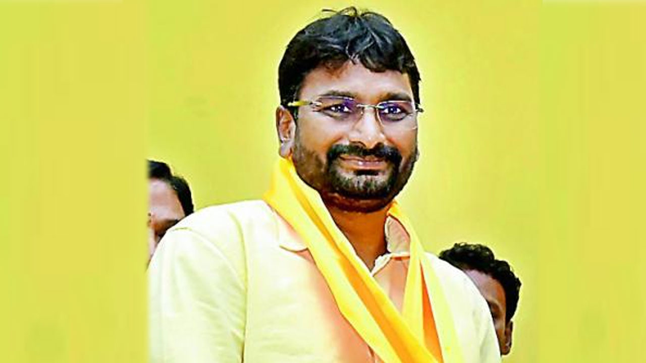 Kondru Murali: వివేకా హత్యపై జగన్‌ స్పందించాలి.. హత్య జరిగిన రోజు ఫోన్లు ఎవరికి వెళ్లాయి? 