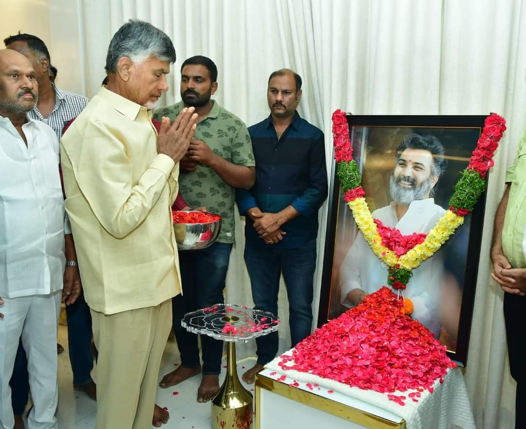 తారకరత్న భౌతికకాయానికి నారా చంద్రబాబు కుటుంబ సభ్యుల శ్రద్ధాంజలి