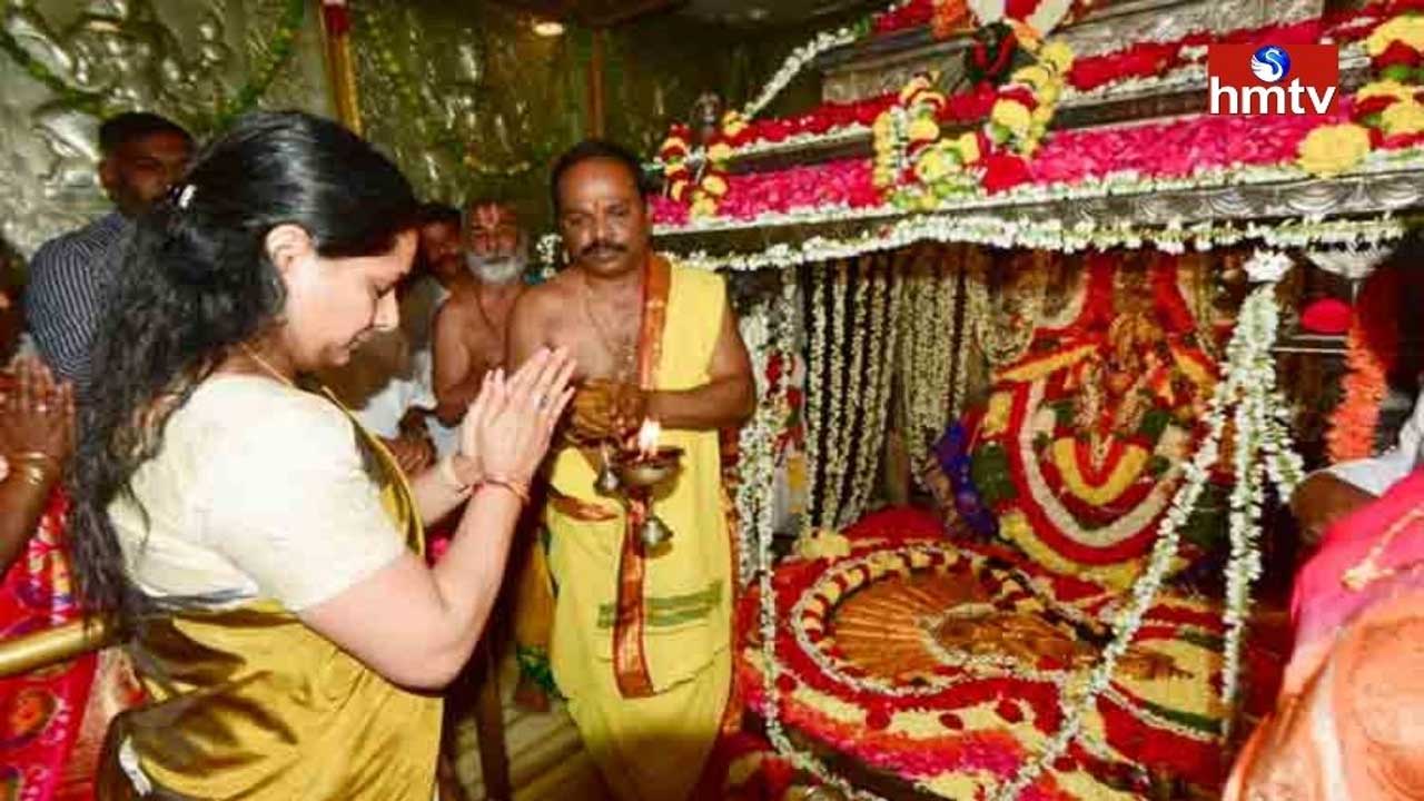 Hyderabad: బల్కంపేట అమ్మవారి ఆలయంలో కవిత ప్రత్యేక పూజలు