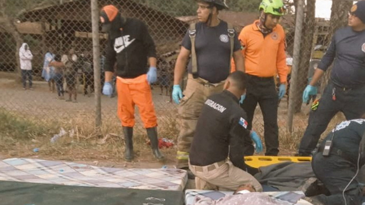 Panama City : లోయలో పడిన బస్సు... 39 మంది మృతి... 