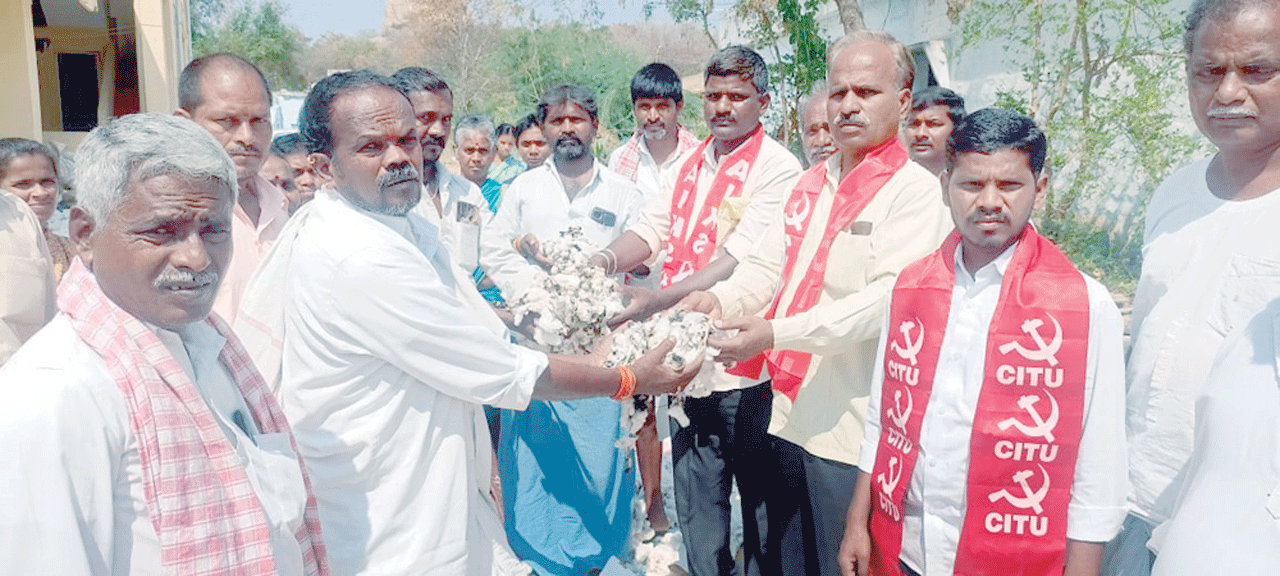 ప్రభుత్వమే పరిహారం చెల్లించాలి