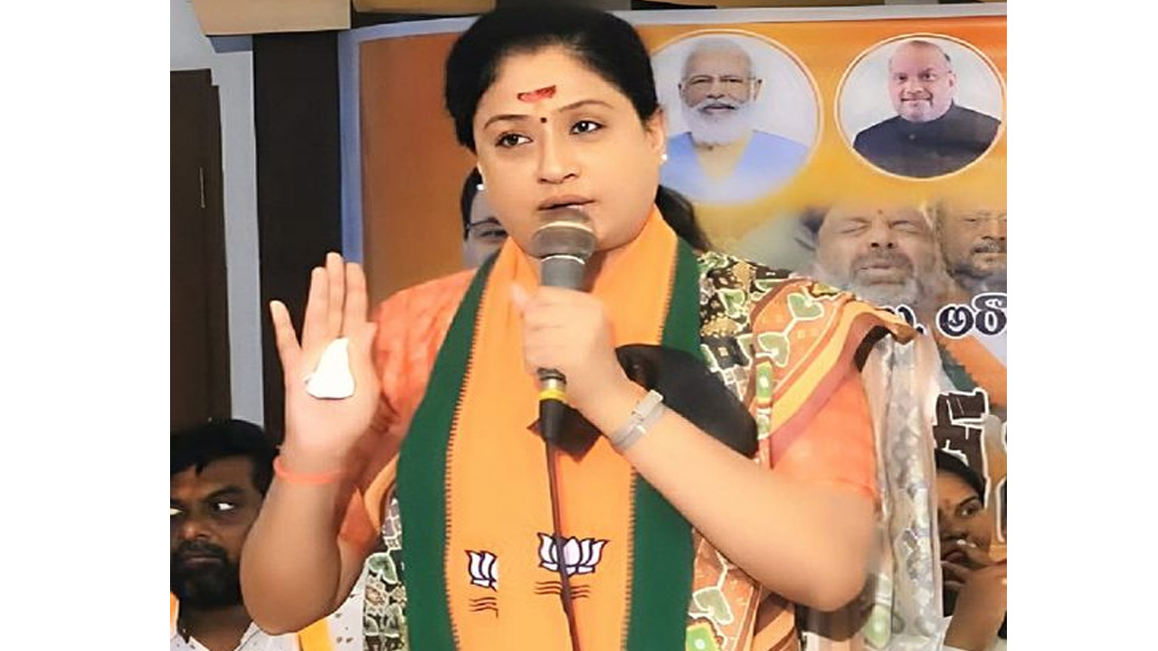 Vijayashanti: విద్యావ్యవస్థను భ్రష్టుపట్టిస్తున్న బీఆర్ఎస్ 