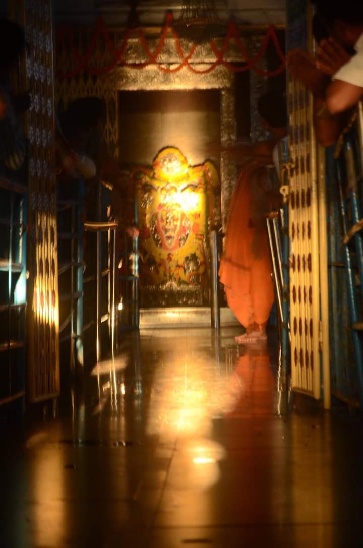 అరసవల్లి సూర్యనారాయణ స్వామి ఆలయంలో పాక్షికంగా ఆదిత్యుడి పాదాలను తాకిన సూర్య కిరణాలు