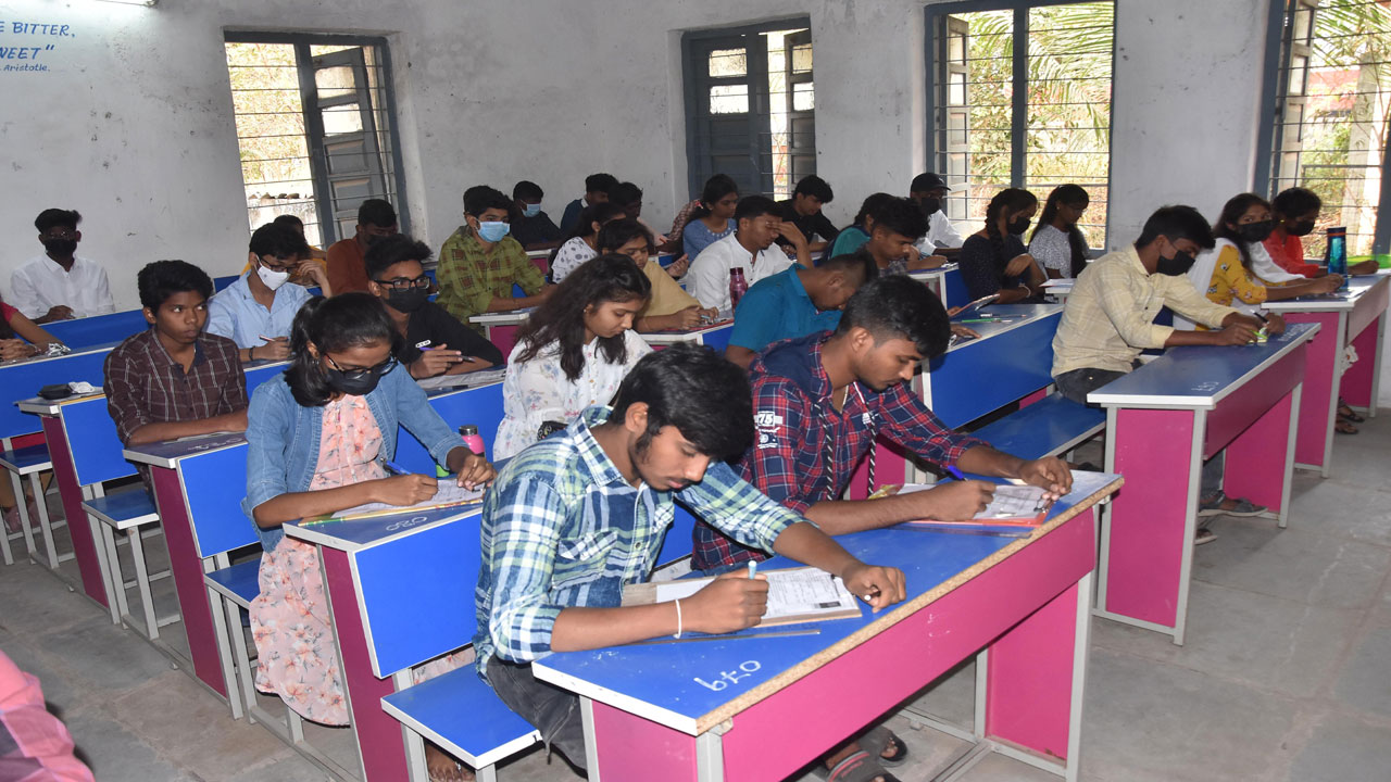 మొదలైన ఇంటర్‌ పరీక్షలు | inter exams