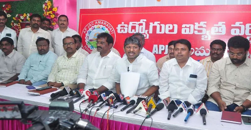 AP Employees: మాకు బతకలేని పరిస్థితి తీసుకువచ్చారు: బొప్పరాజు ఆవేదన