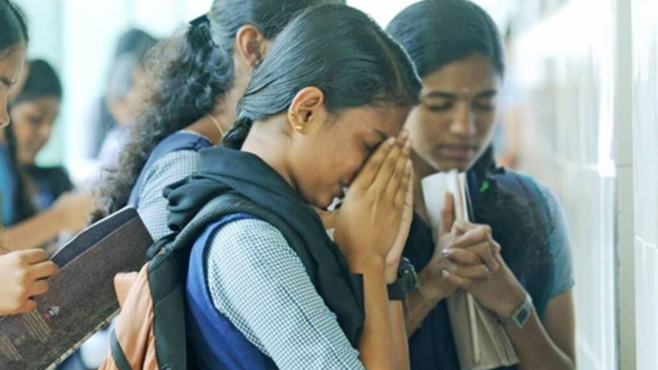 Inter Exams: వంద శాతం సిలబస్‌‌తో ప్రశ్నలు! ప్రైవేటు కాలేజీలు అలా చేయొద్దన్న మంత్రి!