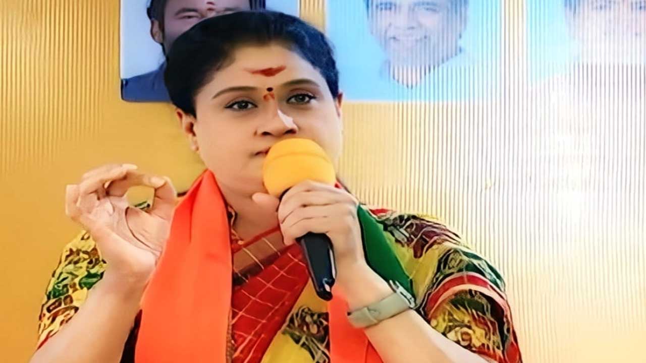 Vijayashanthi: లిక్కర్ స్కాంలో తన కుటుంబ సభ్యులెవ్వరికీ సంబంధం లేదని కేసీఆర్ ఎందుకు చెప్పలేకపోతున్నారు