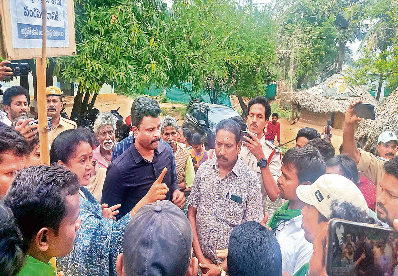 రంపచోడవరం ఎమ్మెల్యేకి నిరసన సెగ