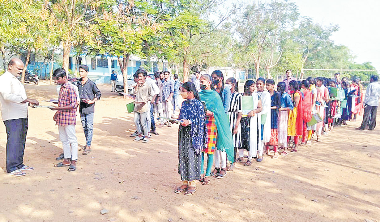 సిద్దిపేట జిల్లాలో తొలిరోజు ప్రశాంతం