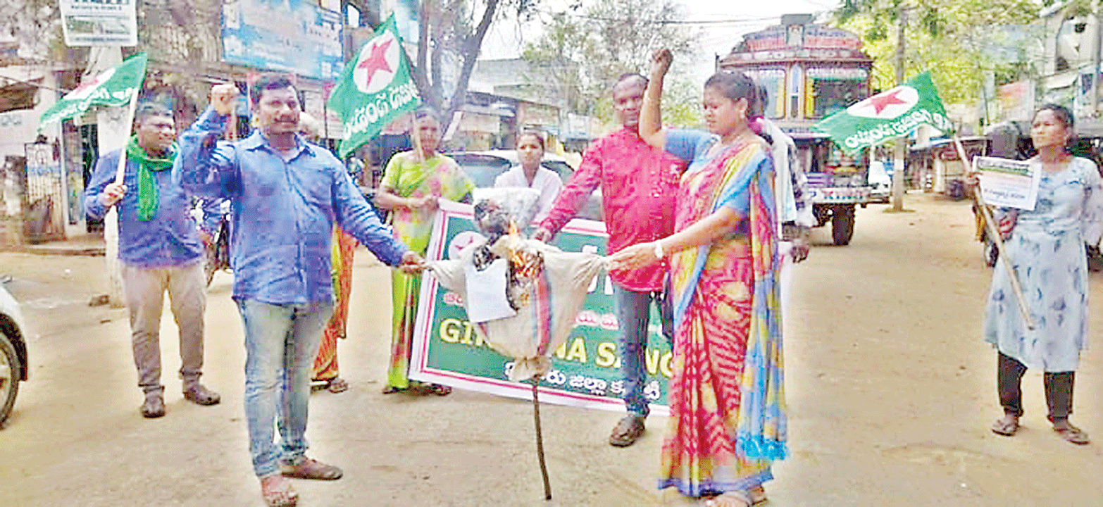 బోయ, వాల్మీకిలను ఎస్టీల్లో చేర్చొద్దు 