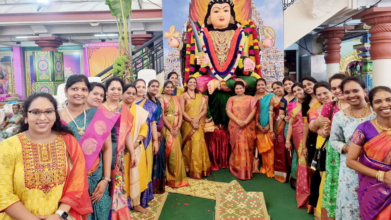 NRI: వాసవి క్లబ్ మెర్లయన్ సింగపూర్  ఆధ్వర్యంలో ఘనంగా శత చండీ హోమం  