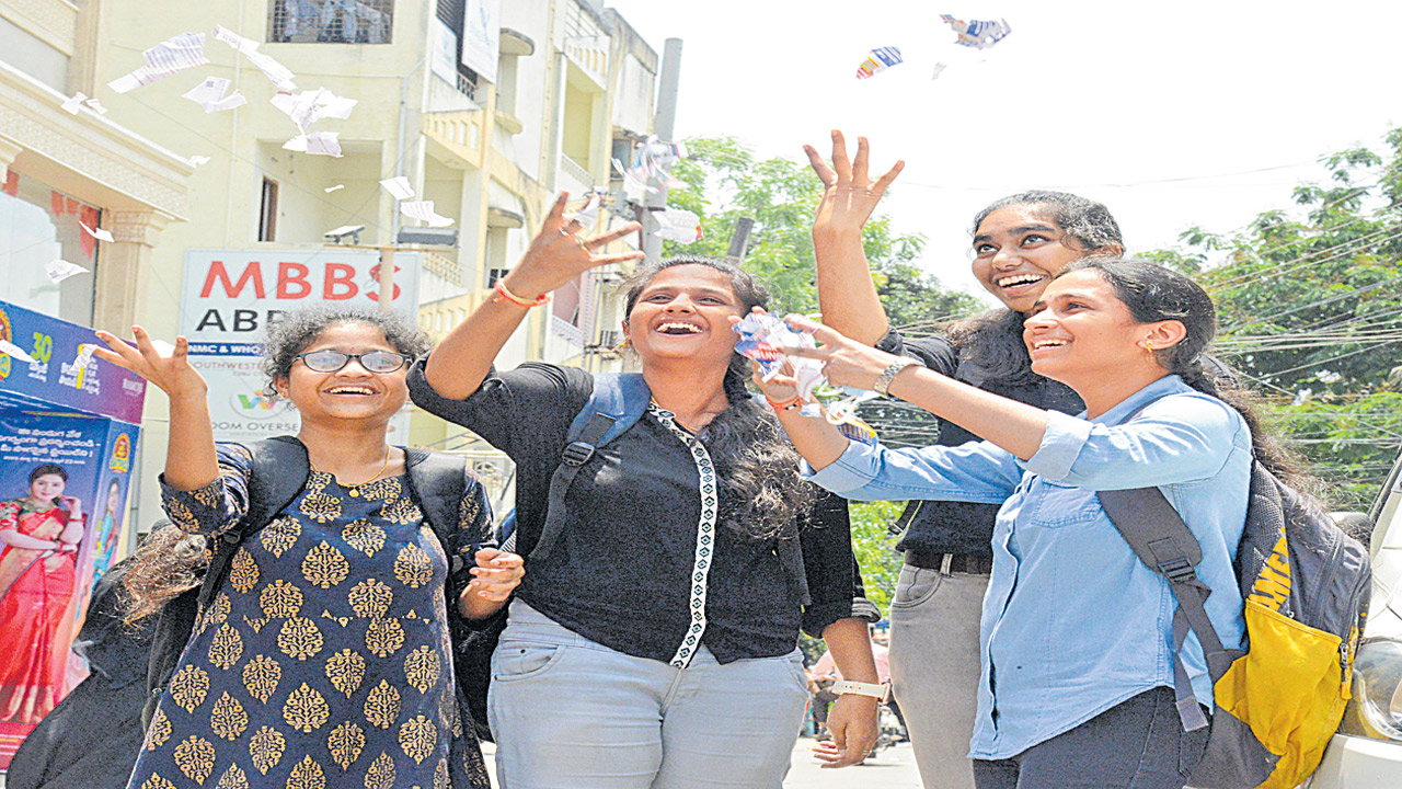 Inter classes: ఇంటర్‌ తరగతులు  జూన్‌ 1 నుంచి 