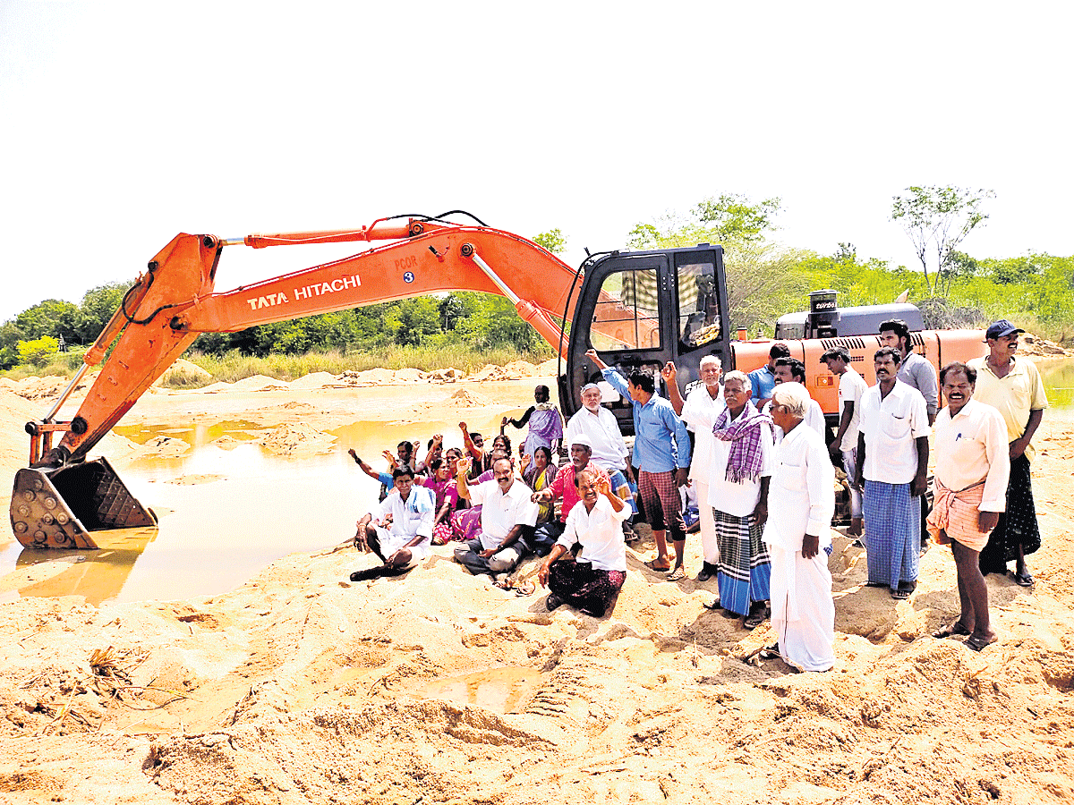 ఇసుక తవ్వకాలను ఆపాలి..!