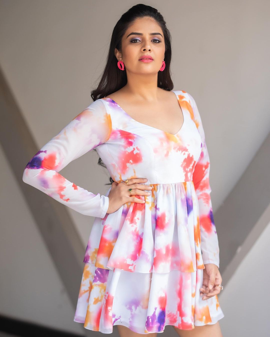 Sreemukhi Photos: రెడ్ కలర్ షార్ట్ డ్రెస్సులో శ్రీముఖి అందాలు.. లేటెస్ట్ ఫొటోలు వైరల్..!
