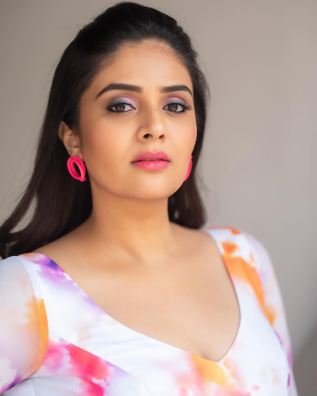 Sreemukhi Photos: రెడ్ కలర్ షార్ట్ డ్రెస్సులో శ్రీముఖి అందాలు.. లేటెస్ట్ ఫొటోలు వైరల్..!
