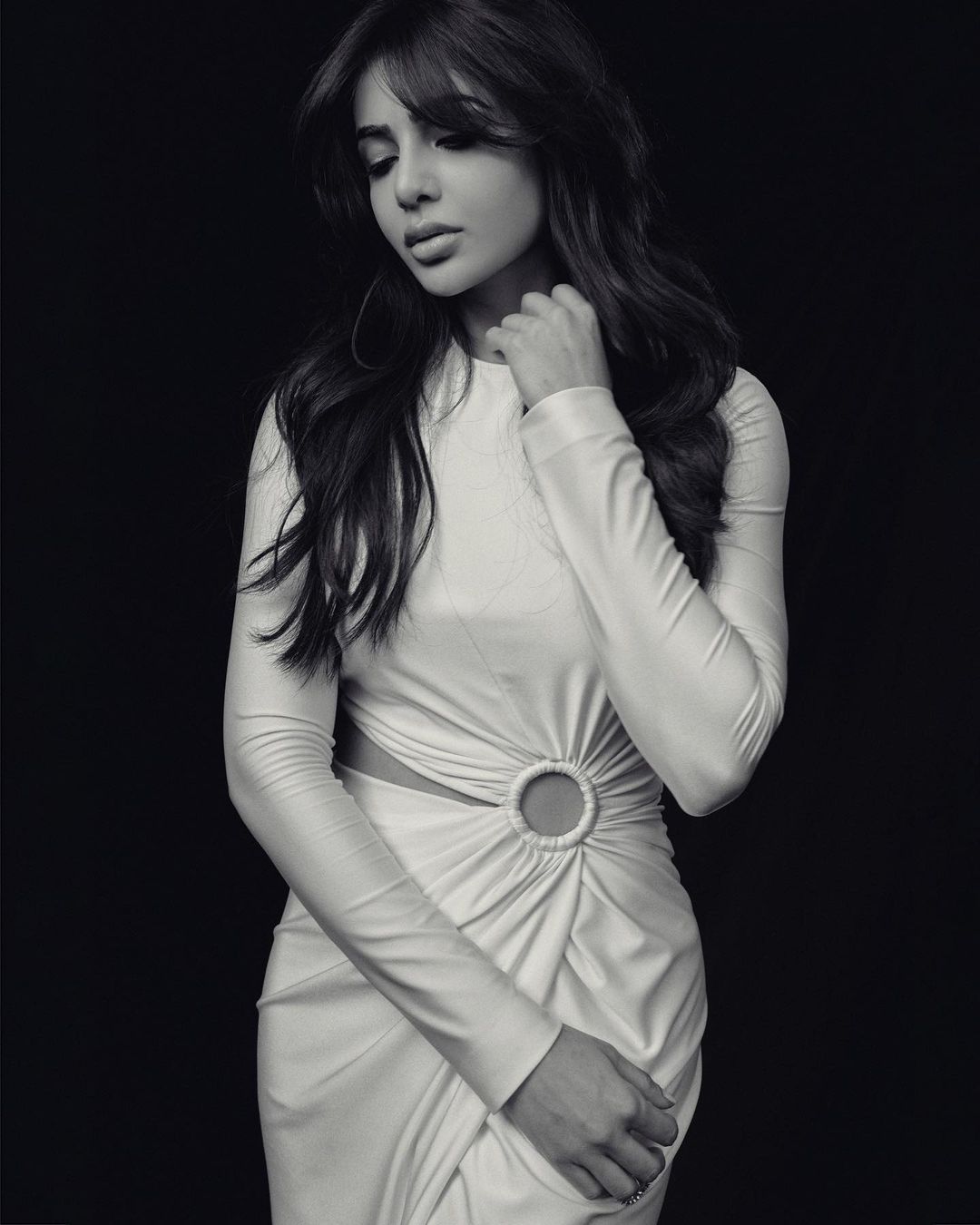 Samantha: సమంత తాజా లుక్‌ను చూసి ఆశ్చర్యపోతున్న ఫ్యాన్స్.. ఫొటోలు వైరల్ !