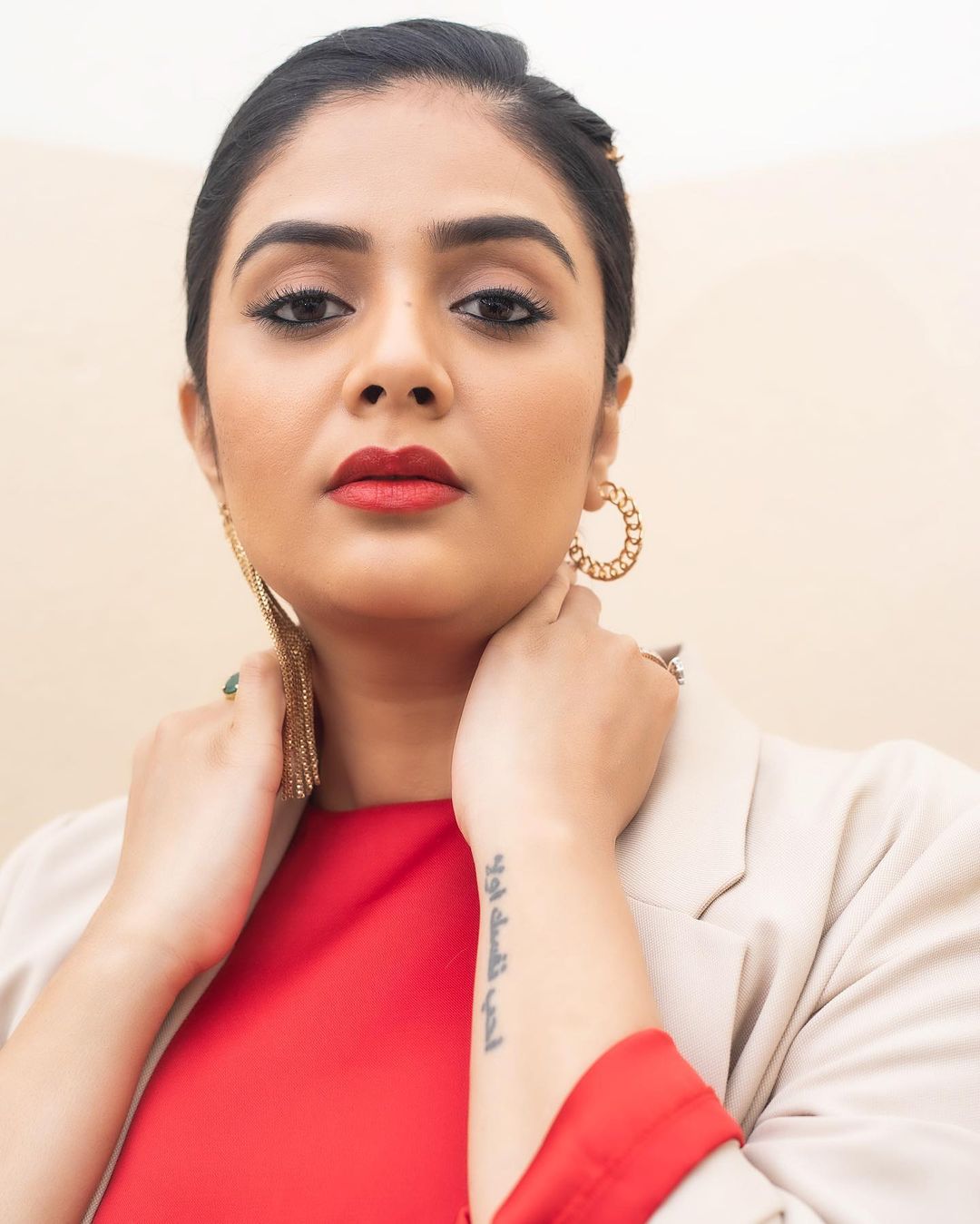 Sreemukhi's tattoo might be the reason for her losing Bigg Boss Telugu 3  finale