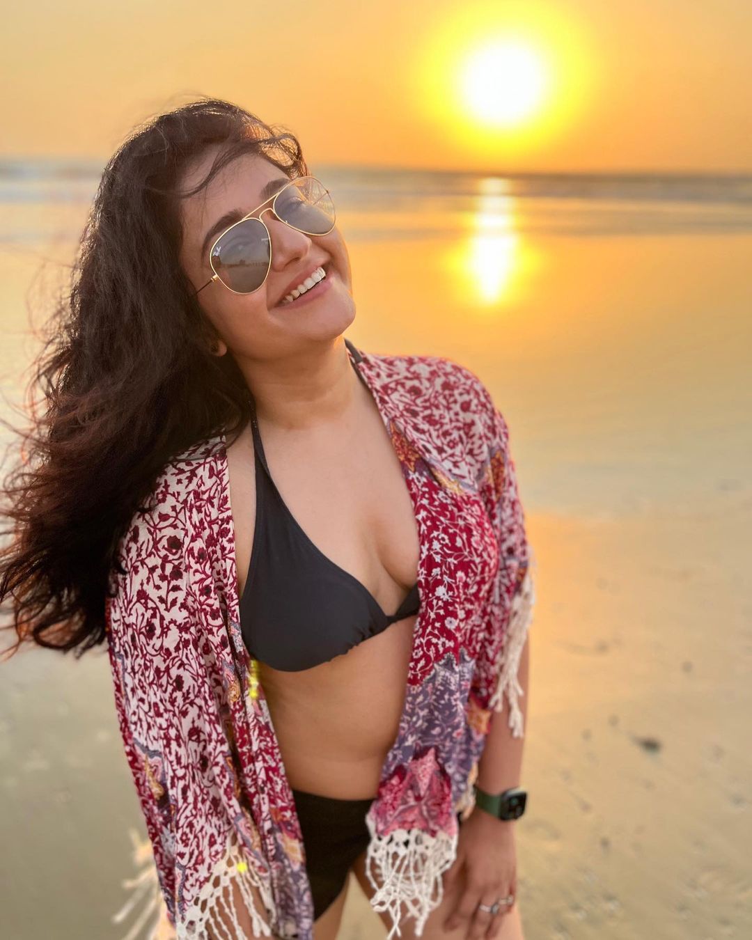 Poonam Bajwa: ‘సన్ సెట్‌’లో సెగలు పుట్టిస్తున్న పూనమ్ బాజ్వా.. వైరల్ అవుతున్న ఫొటోలు!