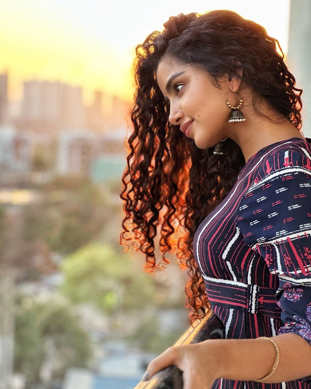 Anupama Parameswaran: లుక్స్‌తో మైమరిపిస్తోన్న అందాల అనుపమ.. వావ్ అనాల్సిందే..!