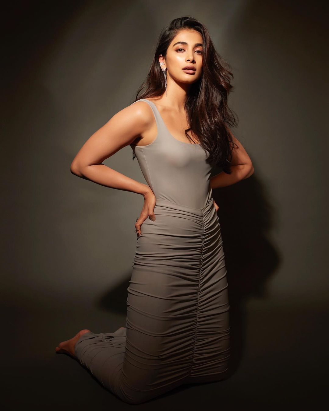 Pooja Hegde: బంతి పువ్వులా మెరిసిన బుట్టబొమ్మ.. ఫొటోలు వైరల్..! 