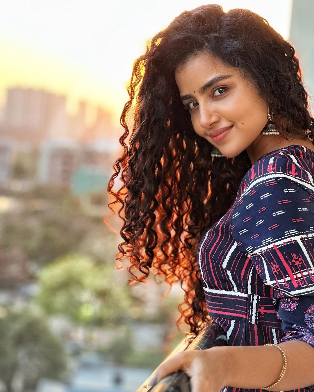 Anupama Parameswaran: లుక్స్‌తో మైమరిపిస్తోన్న అందాల అనుపమ.. వావ్ అనాల్సిందే..!