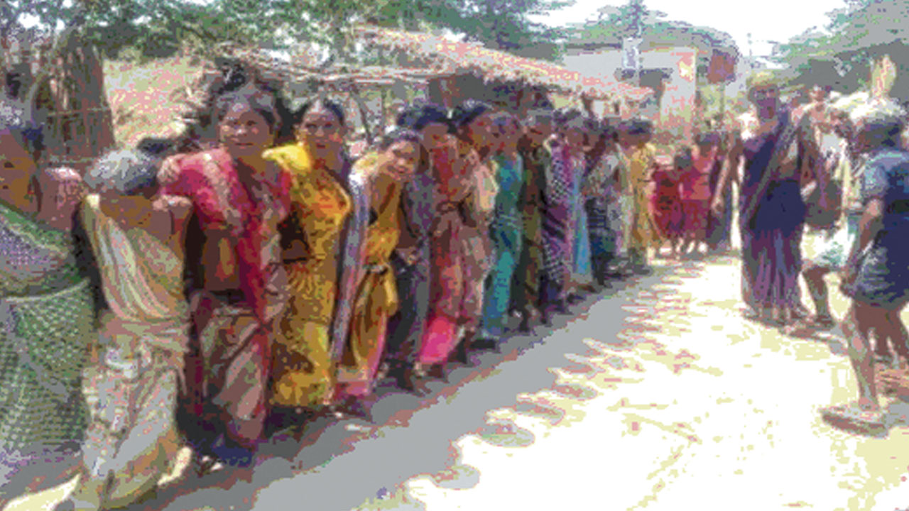 ఎస్టీ జాబితాలోకి ఈ కులాలు ఎందుకు?