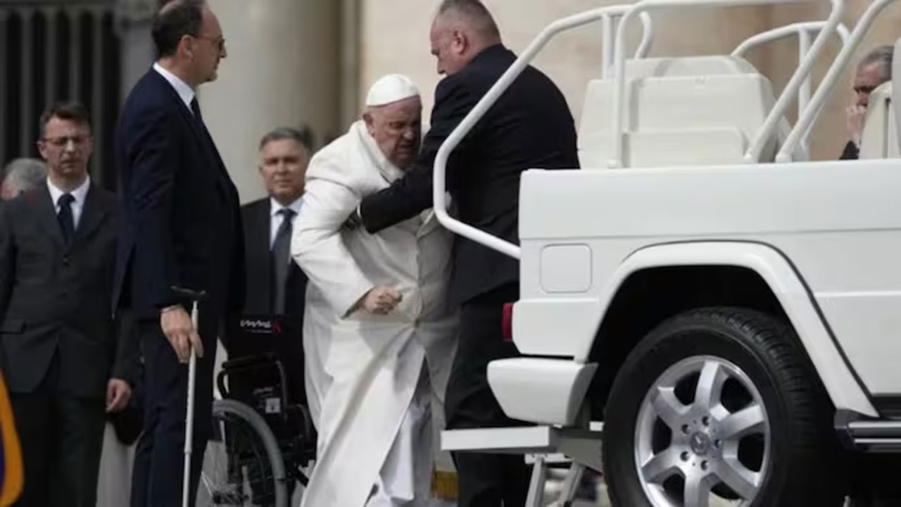 Pope Francis: పోప్ ఫ్రాన్సిస్‌కు శ్వాసకోశ సమస్యలు...ఆసుపత్రిలో చేరిక