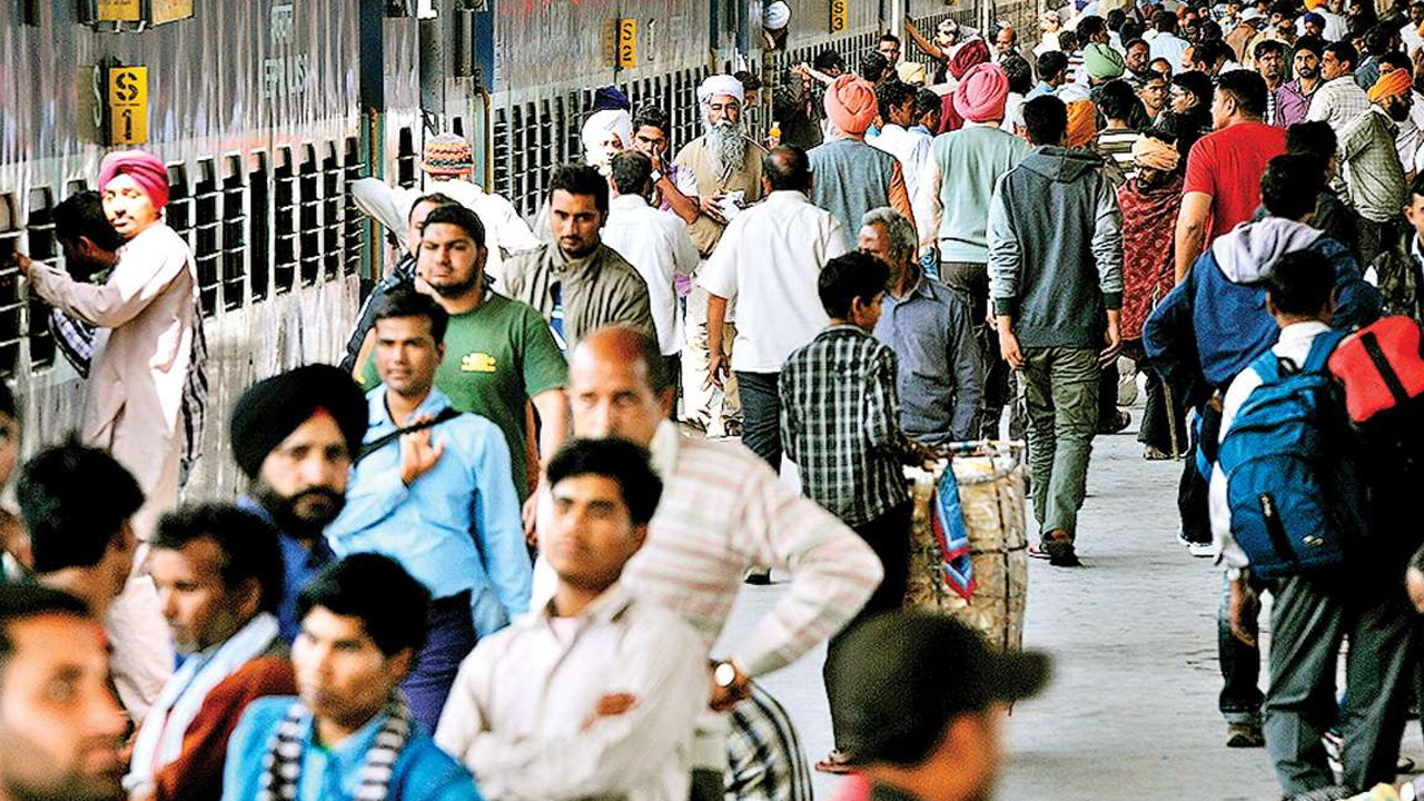 Patna railway station: రైల్వే స్టేషన్‌లోని టీవీ స్క్రీన్లపై మూడు నిమిషాలపాటు.. ముఖం తిప్పేసుకున్న ప్రయాణికులు!
