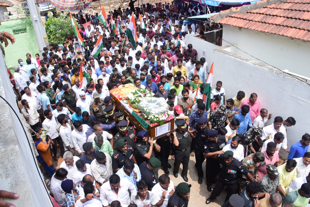 Funeral George Reddy ఆర్మీ హెలీకాప్టర్ ప్రమాదంలో చనిపోయిన లెఫ్ట్నెంట్ కల్నల్ వినయ్ బాను ...