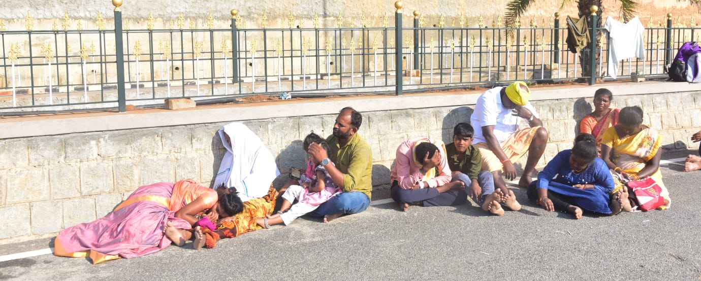 Tirumala: తిరుమల వెళ్లాలనుకుంటున్నారా.. అయితే అక్కడ ఉన్న పరిస్థితి చూస్తే..!