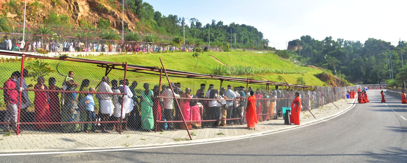 Tirumala: తిరుమల వెళ్లాలనుకుంటున్నారా.. అయితే అక్కడ ఉన్న పరిస్థితి చూస్తే..!